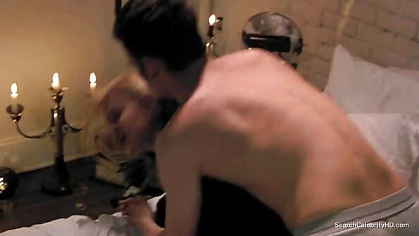 கவர்ச்சியான நோயாளி மருத்துவர் முன் தன் xxx ஆங்கிலம் மாமியின் புண்டையைத் திறந்தார்